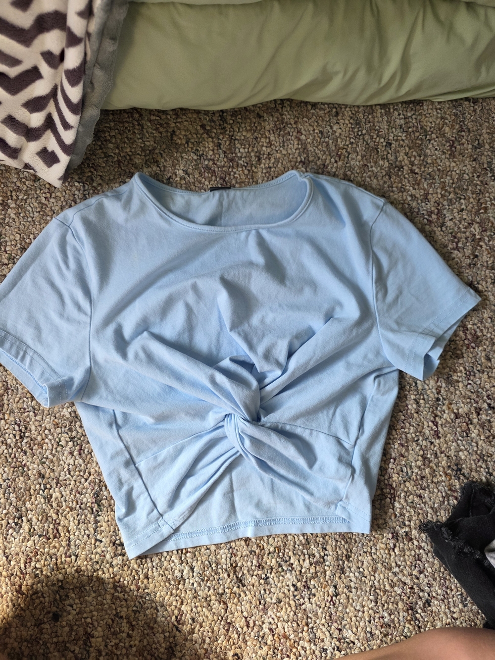 SHEIN Light Blue Knot-Front Crop Tee